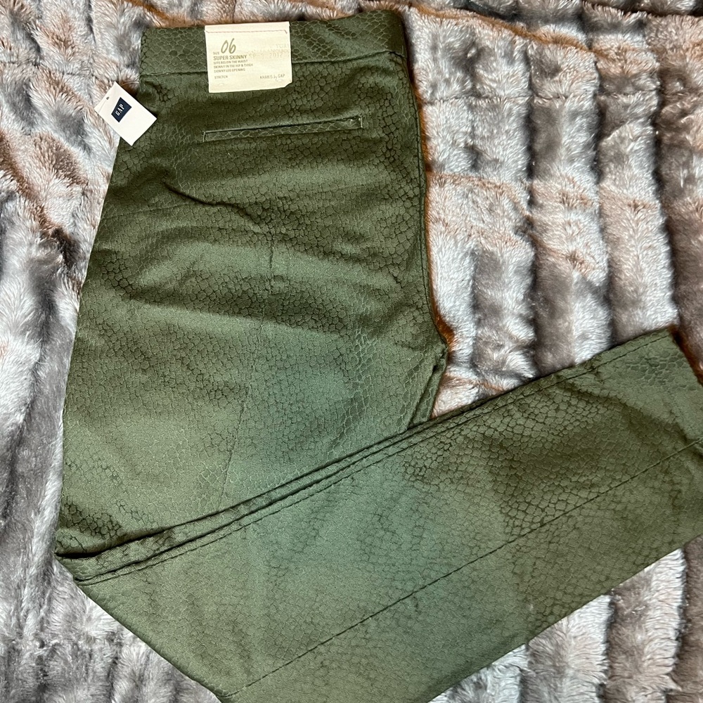 Khakis by GAP super skinny khaki pants